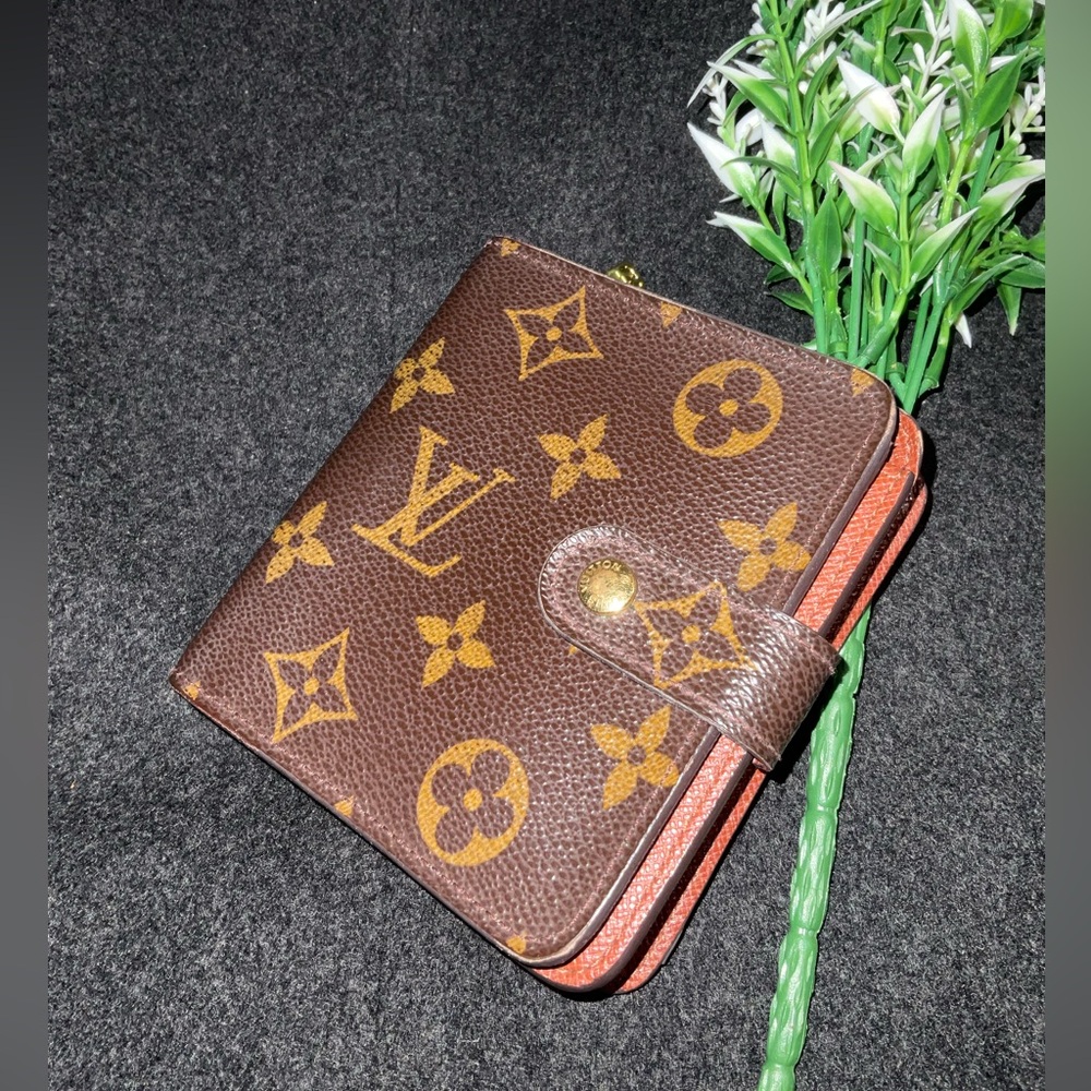 ✅AUTHENTIC LV COMPACT WALLET EXCELLENT CONDITION